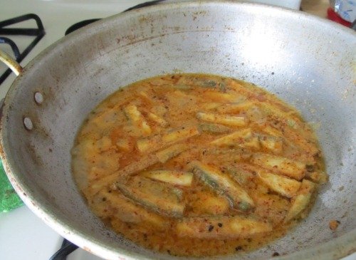 Spicy plantain curry - Add water
