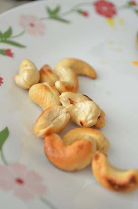cashews-mundhiri-paruppu-carrot-halwa-1