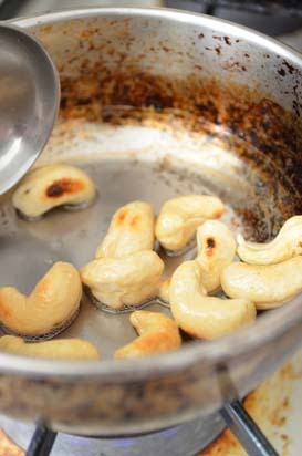 ghajjar-ka-halwa-roasted-cashews-1