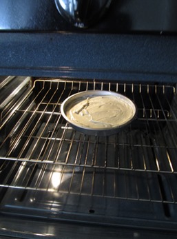 Demontrate hoe to bake Pineapple Upside-down cake
