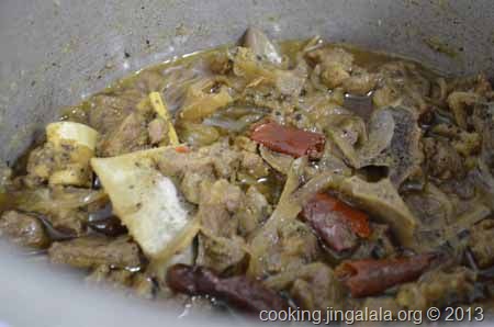 make-prepare-mutton-goat-meat-curry-spicy-fry-1