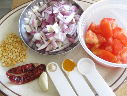 ingredients-to-make-onion-tomato-chutney-1