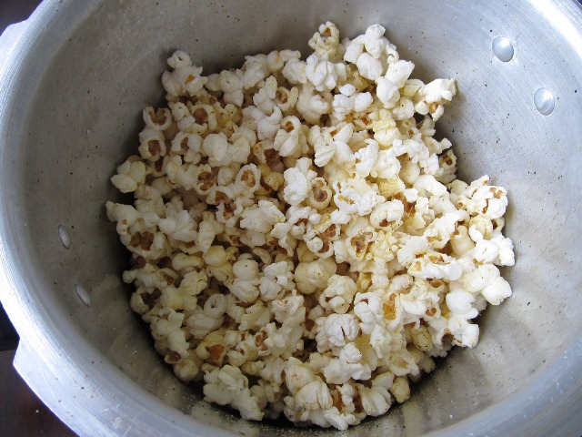 Popcorn - Cloudy-Salty-spicy-Lazy snack