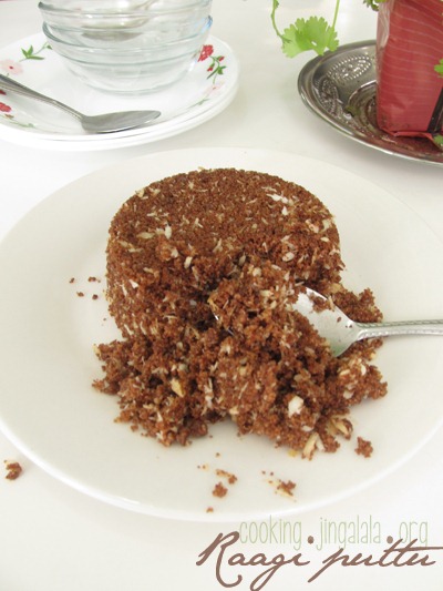 step-by-step-ragi-puttu-preparation-keppa-puttu