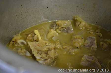 step-by-step-pictures-to-make-mutton-varuval-1