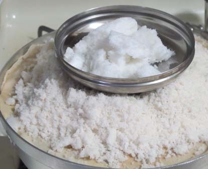 arisi-puttu-ariputtu-rice-flour-puttu-recipe-1