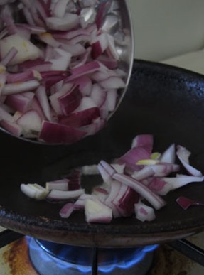 vengaayam-thakkali-manjal-thool-perunkayam-chutney-1